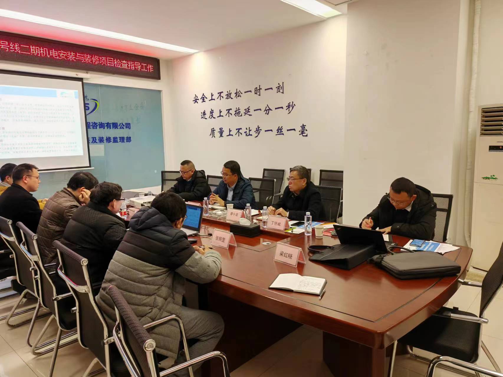 張三峰召開現場會進行總結并提出工作要求.jpg